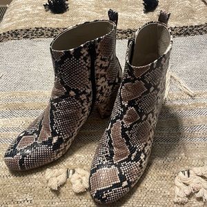 Gianni Bini booties